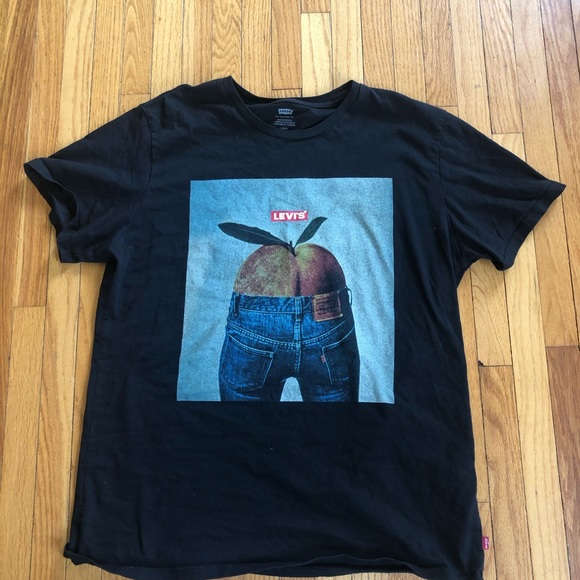 Levi’s peach tee - Picture 2 of 4